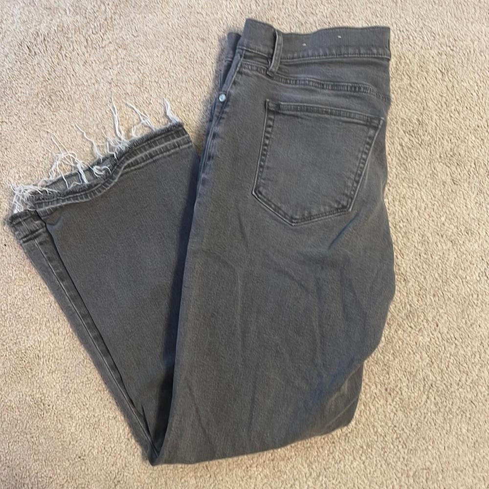 Loft Kick Crop Pant